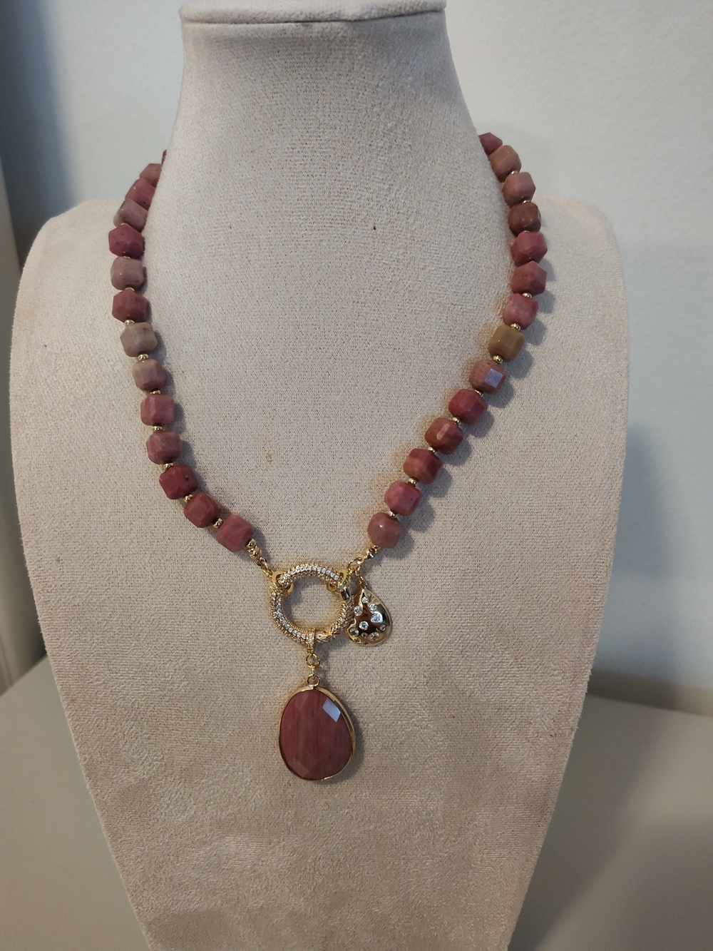 Gold and Rose-Beige Beaded Pendant Necklace